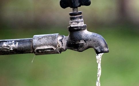 為什么飲用水中有奇怪的異味?